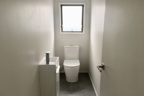 Photo of property in 1/18 Wernham Place, Northcote, Auckland, 0626