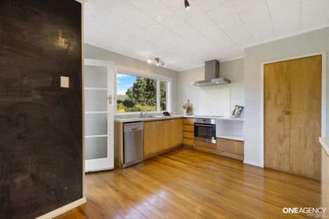 Photo of property in 9 Woodstock Terrace, Tawa, Wellington, 5028