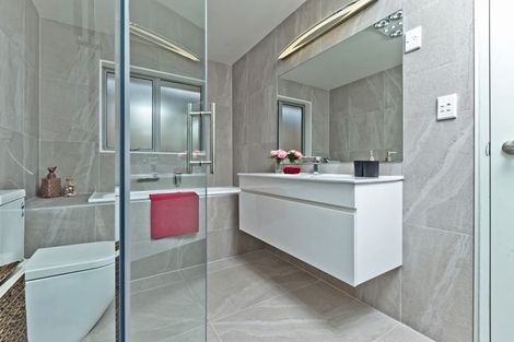 Photo of property in 1 Fruitlands Road, Kumeu, 0810