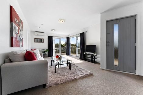 Photo of property in 2 Longreach Drive, Sunnyvale, Auckland, 0612