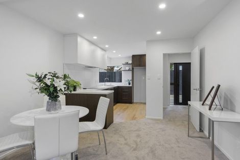 Photo of property in 2/49 Searells Road, Strowan, Christchurch, 8052