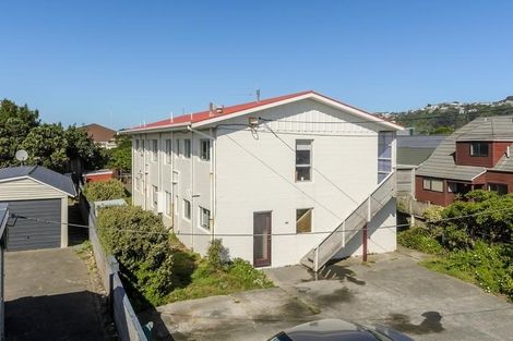 Photo of property in 4/105 Apu Crescent, Lyall Bay, Wellington, 6022