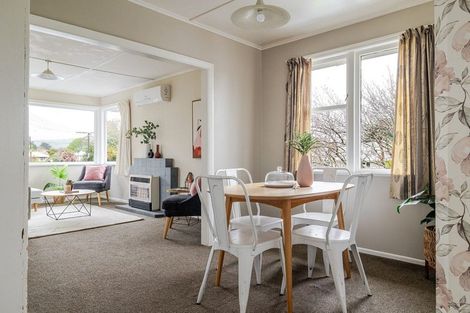 Photo of property in 10 Stoke Place, Awapuni, Palmerston North, 4412