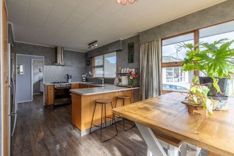 Photo of property in 8 Holdsworth Avenue, Milson, Palmerston North, 4414