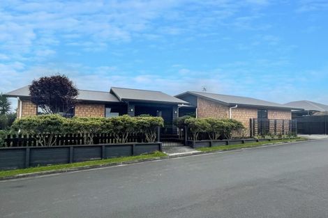 Photo of property in 5 Ruske Place, Grandview Heights, Hamilton, 3200