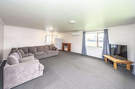 Photo of property in 24 Selwyn Crescent, College Estate, Whanganui, 4500