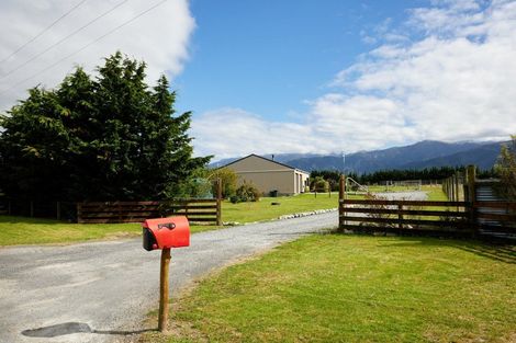 Photo of property in 10 Lake Hills Road, Inland Road, Kaikoura, 7373