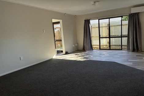 Photo of property in 5 Gregg Place, Sunnyvale, Auckland, 0612