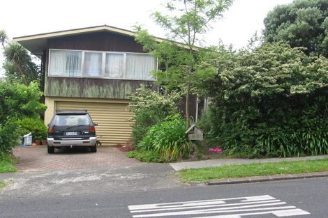 Photo of property in 1 Beechdale Crescent, Pakuranga Heights, Auckland, 2010