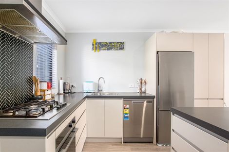 Photo of property in 19/9 Surrey Street, Tawa, Wellington, 5028