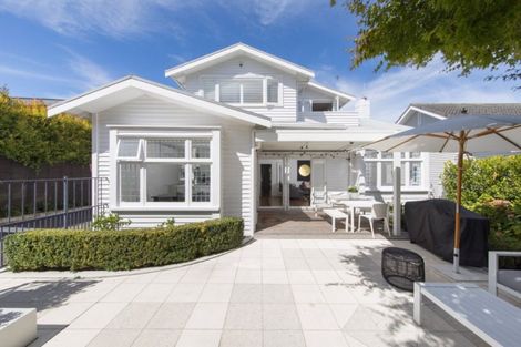 Photo of property in 19 Martin Avenue, Beckenham, Christchurch, 8023