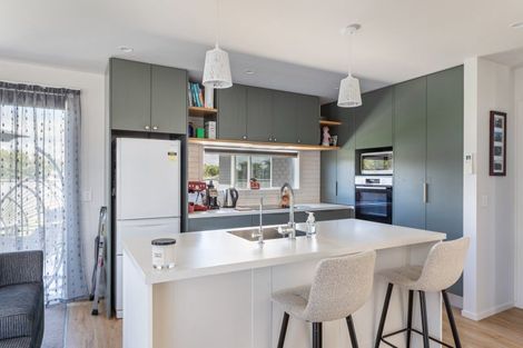 Photo of property in 6 Toutouwai Lane, Inglewood, 4330