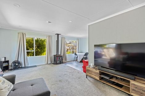 Photo of property in 2 Te Ngaere Place, Merrilands, New Plymouth, 4312