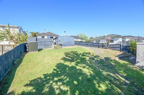 Photo of property in 4 Marie Crescent, Te Atatu South, Auckland, 0610
