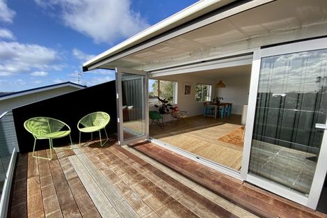 Photo of property in 2 Cooper Road, Stanmore Bay, Whangaparaoa, 0932