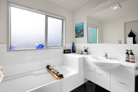 Photo of property in 2 Parkvue Drive, Bell Block, New Plymouth, 4312