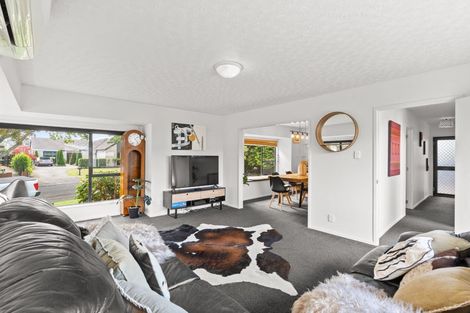 Photo of property in 45 Karnak Crescent, Russley, Christchurch, 8042
