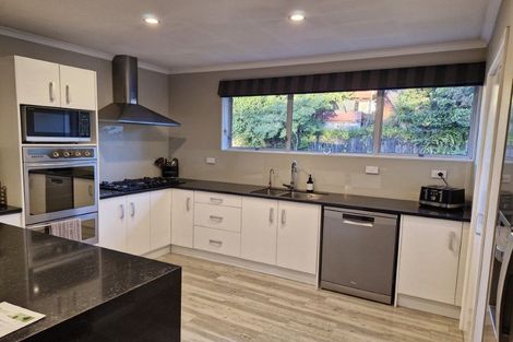 Photo of property in 1 Ambury Place, Merrilands, New Plymouth, 4312