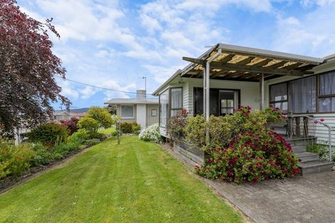 Photo of property in 24 Karaka Crescent, Levin, 5510