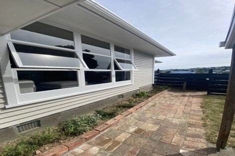 Photo of property in 26 Lyndfield Lane, Newlands, Wellington, 6037