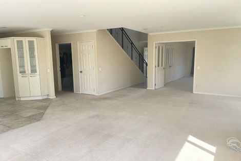 Photo of property in 6 Oswald Close, Flat Bush, Auckland, 2016