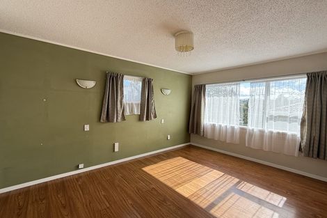 Photo of property in 3 Celeste Place, Totara Vale, Auckland, 0627