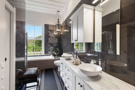 Photo of property in 214 Heatherlea Road East, Levin, 5571