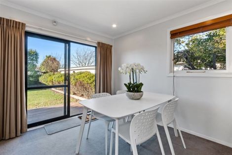 Photo of property in 20 Avonhead Road, Avonhead, Christchurch, 8042