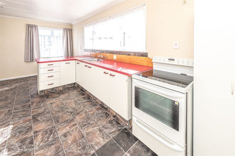 Photo of property in 33 Hood Street, Castlecliff, Whanganui, 4501