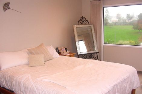 Photo of property in 1/12 Spears Place, Botany Downs, Auckland, 2010
