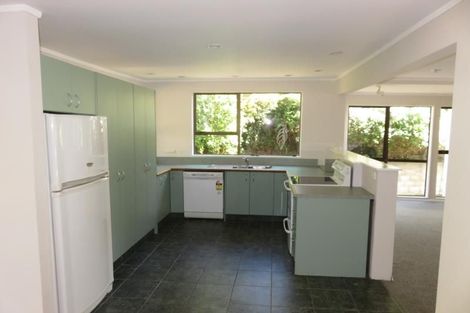 Photo of property in 15 Victory Crescent, Tawa, Wellington, 5028