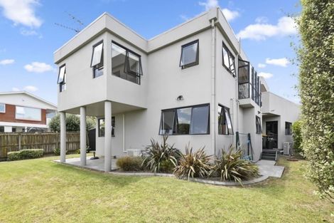 Photo of property in 1/52 Gulf View Road, Murrays Bay, Auckland, 0630
