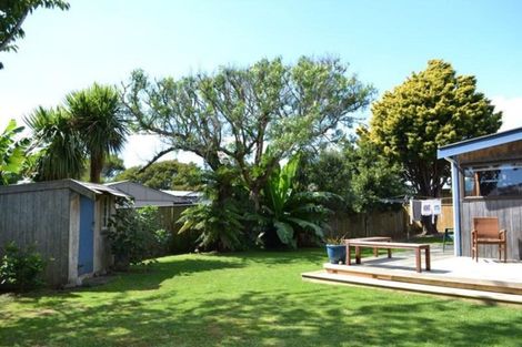 Photo of property in 19 Donnelly Street, Oakura, 4314