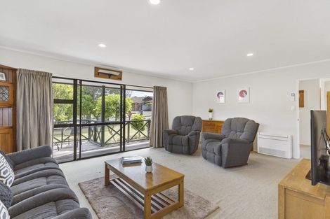 Photo of property in 6 Channing Crescent, Botany Downs, Auckland, 2010