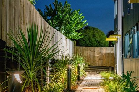 Photo of property in 4/43b Waimumu Road, Massey, Auckland, 0614