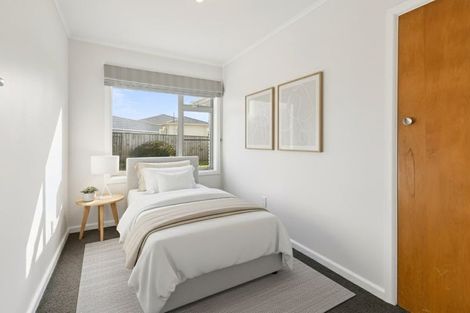 Photo of property in 86 Ruskin Road, Newlands, Wellington, 6037