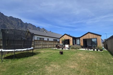 Photo of property in 16 Barn Road, Jacks Point, 9371