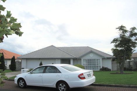 Photo of property in 24 Palmcrest Grove, Highland Park, Auckland, 2010