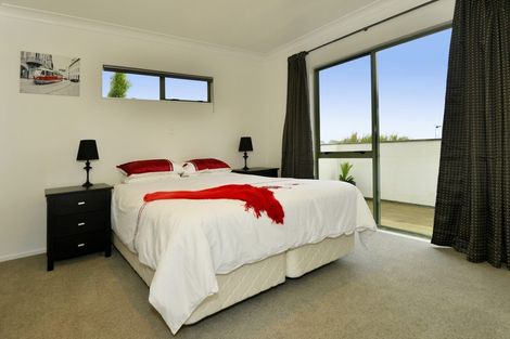 Photo of property in 1/13 Sunnynook Road, Forrest Hill, Auckland, 0620