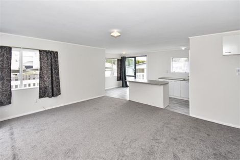 Photo of property in 56 Pukeroa Place, Papakura, 2110