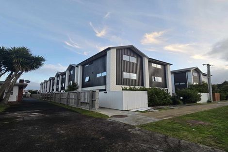 Photo of property in 1/22 Yeovil Road, Te Atatu Peninsula, Auckland, 0610