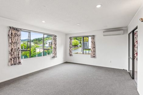 Photo of property in 18 Forglen Place, Tawa, Wellington, 5028
