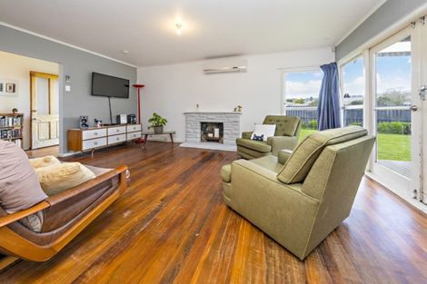 Photo of property in 16 Belgrave Place, Papakura, 2110