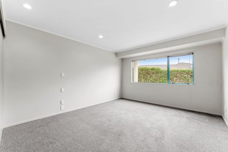 Photo of property in 1/52 Donald Street, Stanmore Bay, Whangaparaoa, 0932