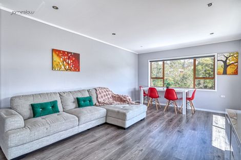 Photo of property in 2/18 Tiri View Place, Waiake, Auckland, 0630