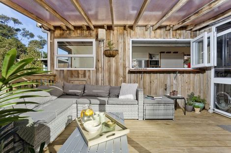 Photo of property in 18 Dene Court Lane, Greenhithe, Auckland, 0632