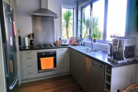 Photo of property in 2/80 Seaview Road, Castor Bay, Auckland, 0620