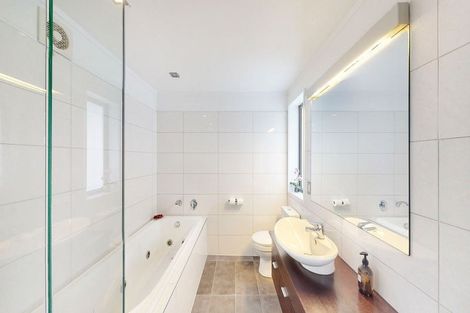 Photo of property in 11 Sovereign Point, Kaiwharawhara, Wellington, 6035