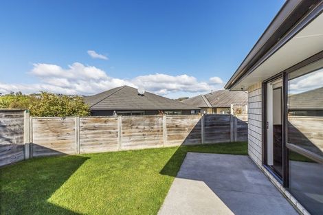 Photo of property in 6 Mooring Close, Whitby, Porirua, 5024