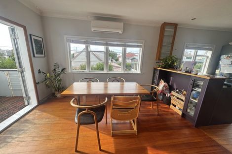 Photo of property in 1/2 Riverview Road, New Lynn, Auckland, 0600